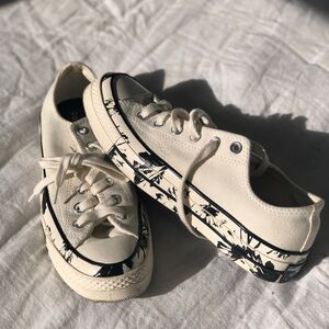 Converse Chuck Taylor sneakers women’s size 8.5